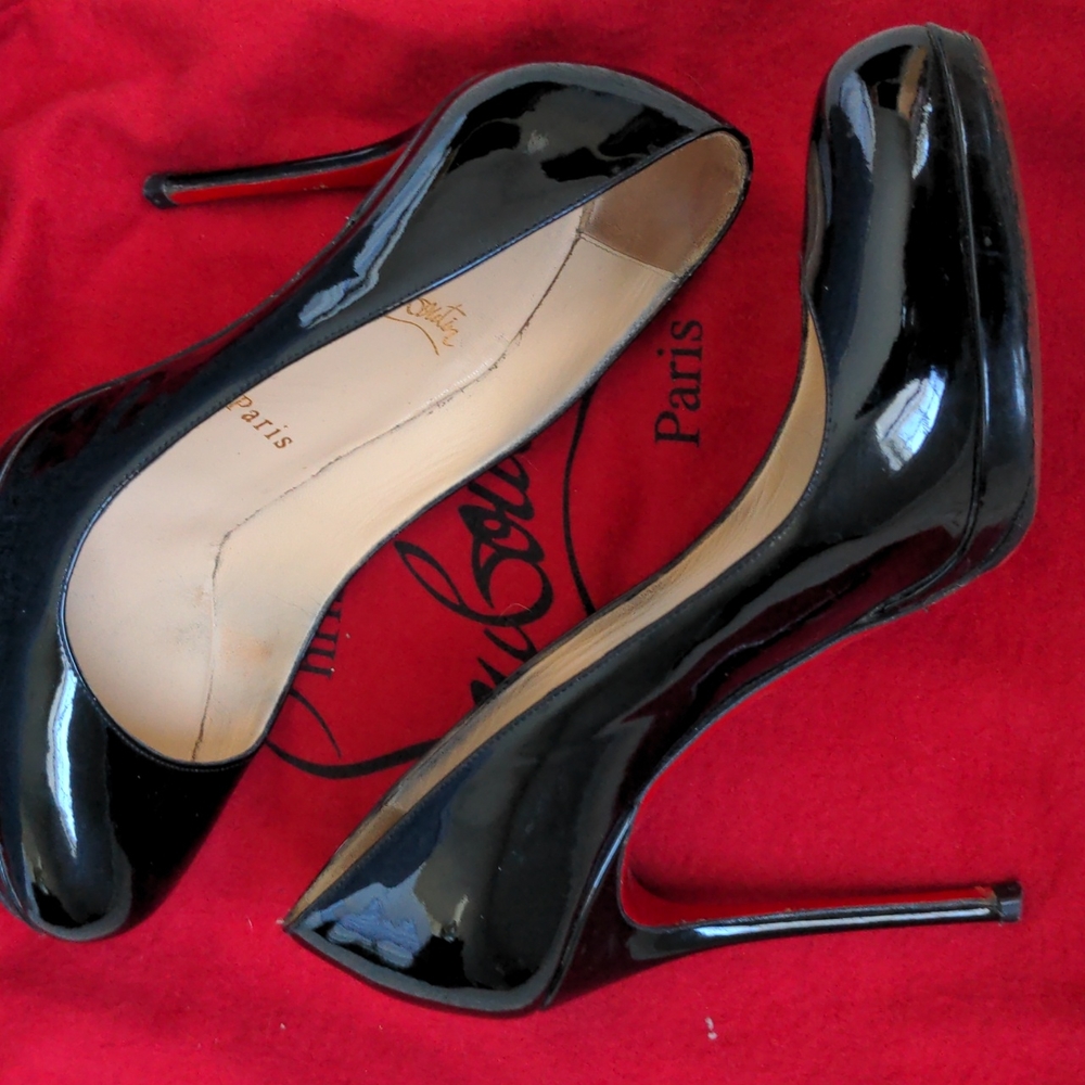 Christian Louboutin Neofilo Black Patent Leather Pumps